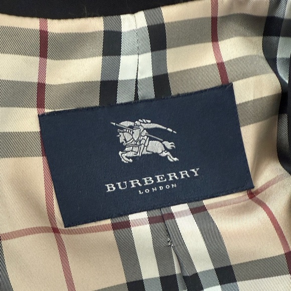 Burberry Black Car Coat with Classic Plaid Interior - Picture 3 of 6